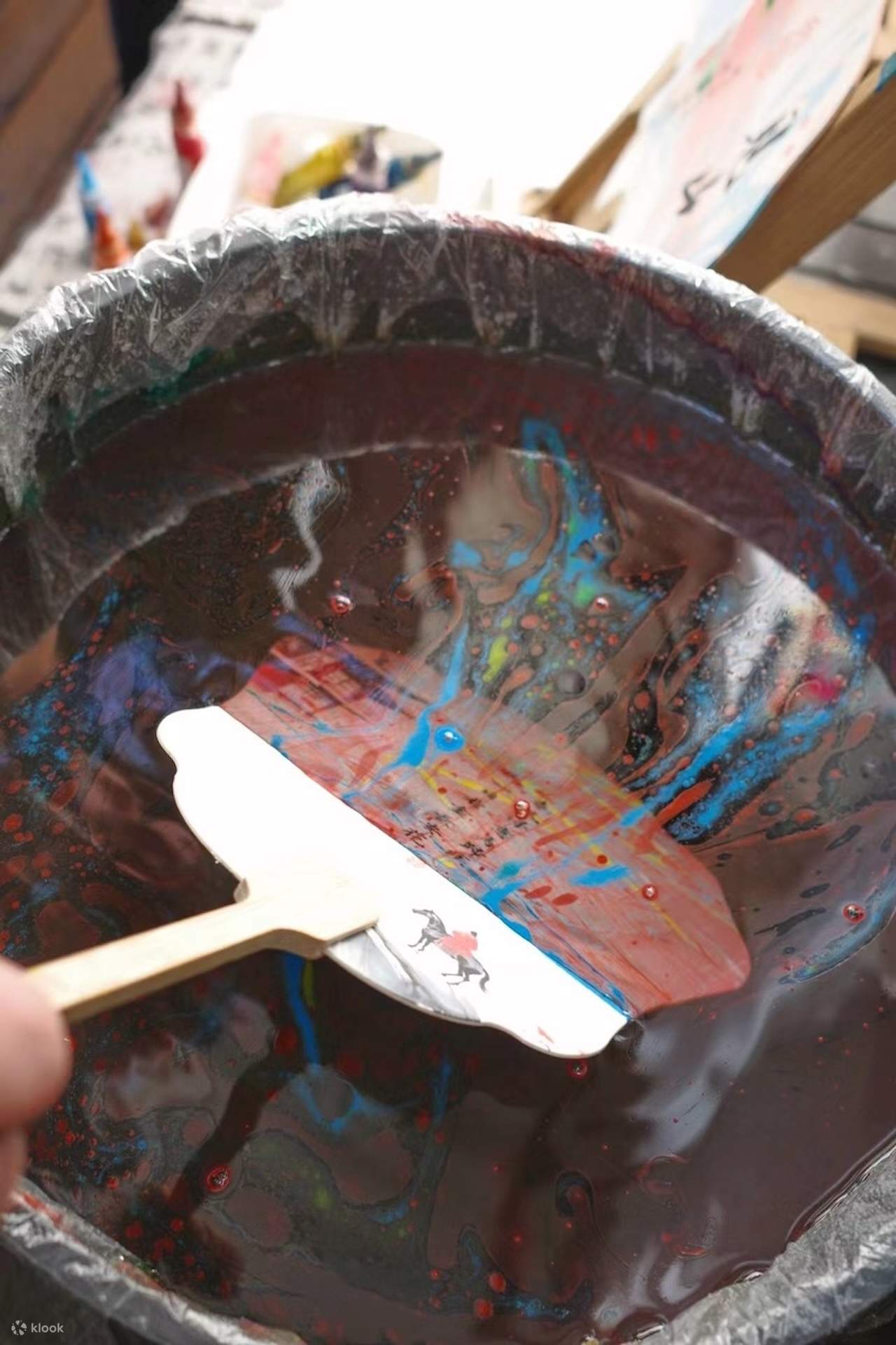 A marbled lacquer fan with vibrant marbled patterns